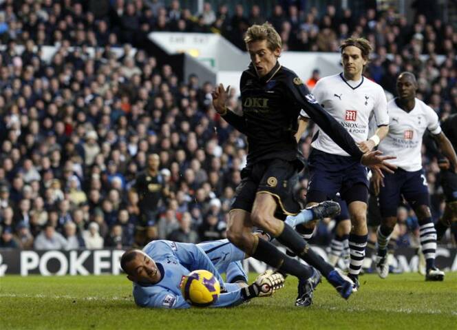 Heurelho Gomes saves from Portsmouth's Peter Crouch
