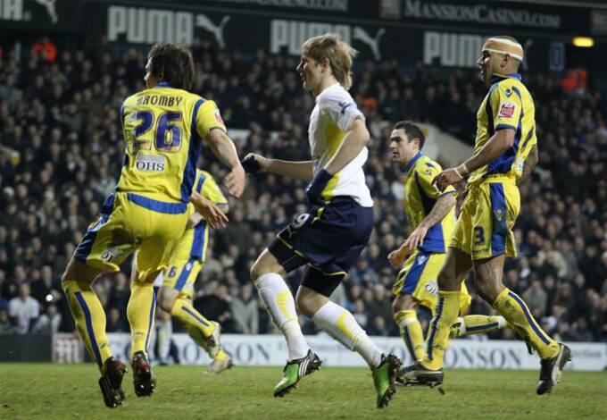 Roman Pavlyuchenko scores Tottenham's second goal against Leeds