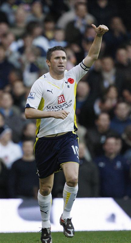 Robbie Keane celebrates his goal