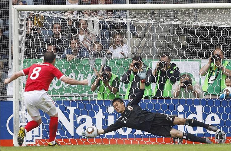 Frank Lampard's penalty is saved, England v Japan, May 2010