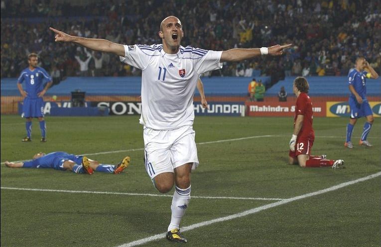 Robert Vittek scores his second goal in Slovakia's 3-2 win over Italy