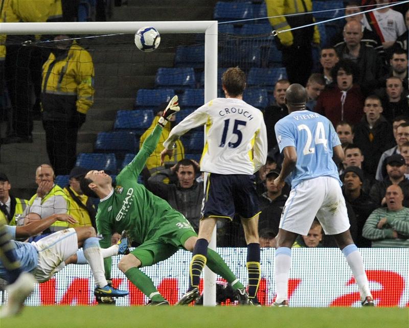 Peter Crouch scores Spurs winner at Manchester City in the unofficial Battle for Fourth Place in May 2010