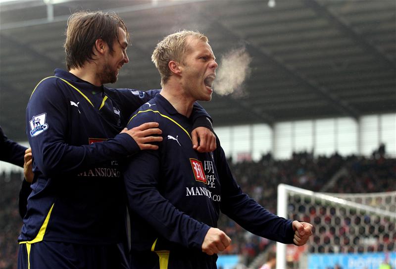 Niko Kranjar celebrates Eidur Gudjohnsen's goal against Stoke City