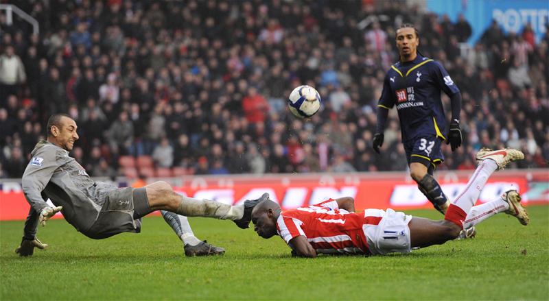 Huurelho Gomes & Benoit Assou-Ekotto in action against Stoke City