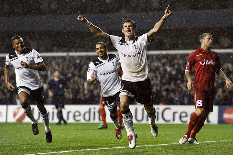 Gareth Bale scores Tottenham Hotspur's fourth goal against FC Twente