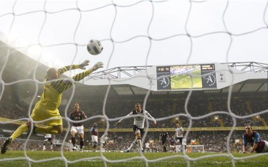 Rafael Van der Vaart scores for Tottenham Hotspur against Aston Villa, October 2010