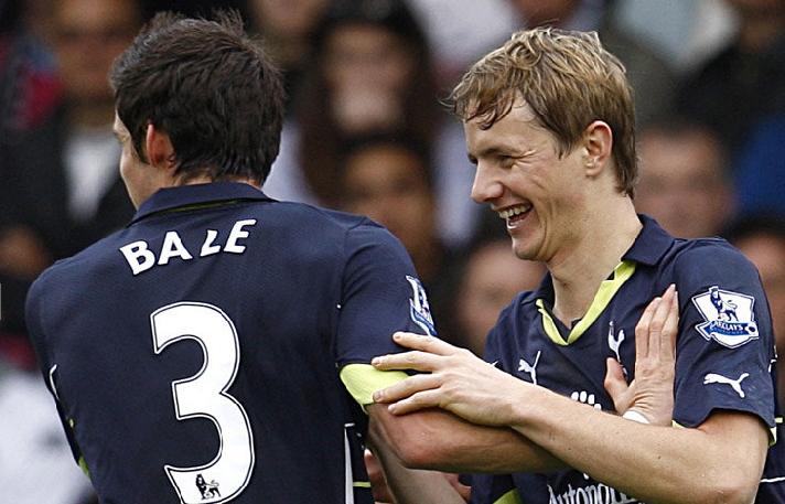 Gareth Bale congratulates Roman Pavlyuchenko after his goal at Fulham, October 2010
