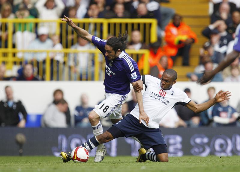 Wilson Palacios in action for Tottenham Hotspur against Newcastle United, April 2009