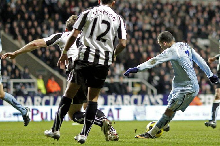 Aaron Lennon scores Tottenham Hotspur's equaliser at St James Park, January 2011