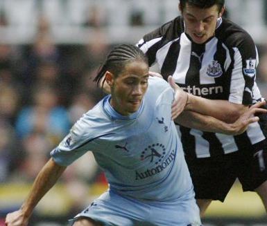 Steven Pienaar in action against Newcastle United