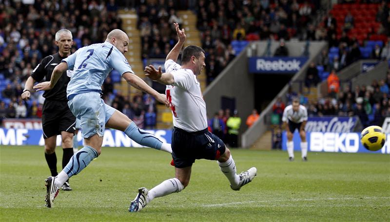 Alan Hutton scores for Tottenham Hotspur against Bolton Wanderers, November 2010
