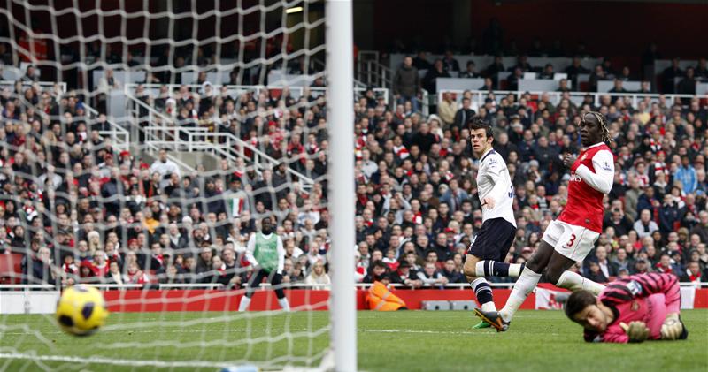 Gareth Bale scores for Spurs against Arsenal, November 2010