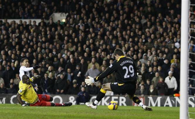Aaron Lennon scores for Tottenham Hotspur against Stoke City