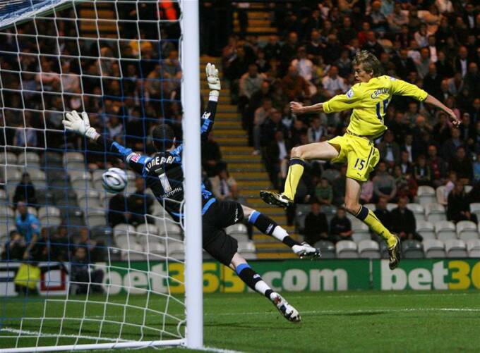 Peter Crouch scores for Spurs
