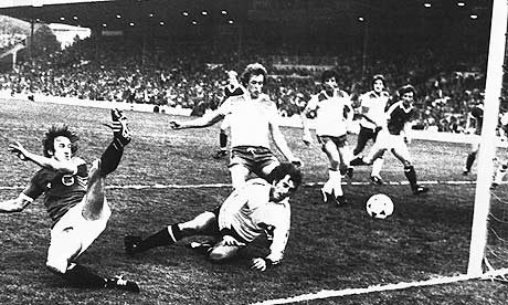 Roger Albertsen scores for Norway against England, 1981