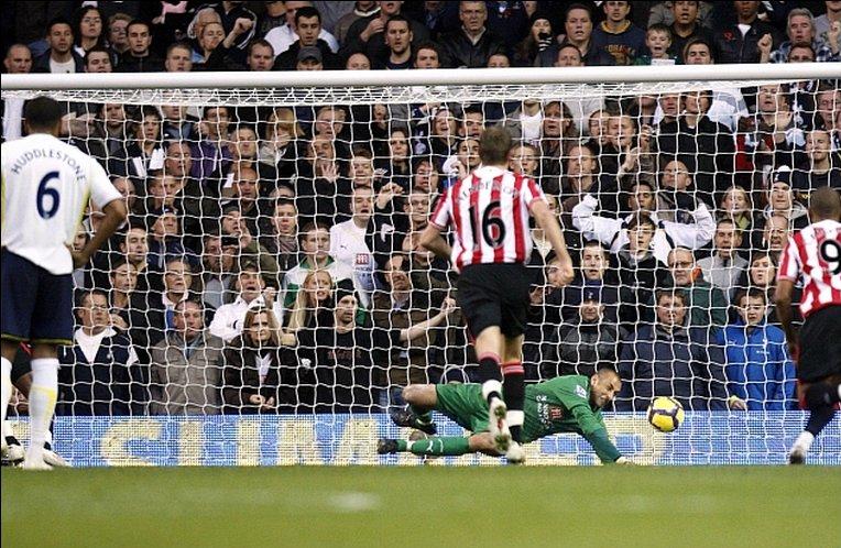 Heurelho Gomes saves Darren Bent's penalty in Spurs 2-0 win over Sunderland