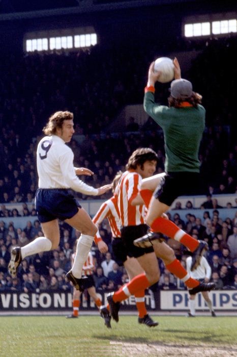 Martin Chivers in action for Spurs against Southampton