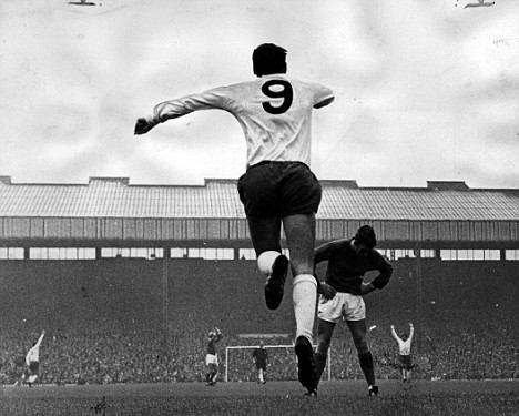 Alan Gilzean celebrates Pat Jennings' Charity Shield goal, Old Trafford 1967 