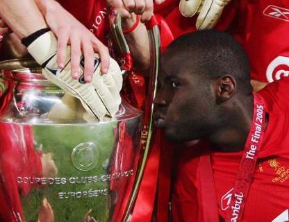 Liverpool & Mali's Traore with the Champions League trophy